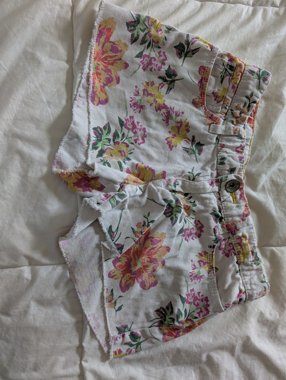 Jordache Girls Floral Cutoff White Shorts - Size 8